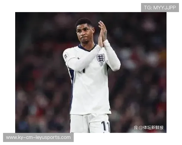 曼联长传找到弱侧空挡，拉什福德轻松推射